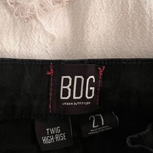BDG Highwaisted black jeans with knee rips